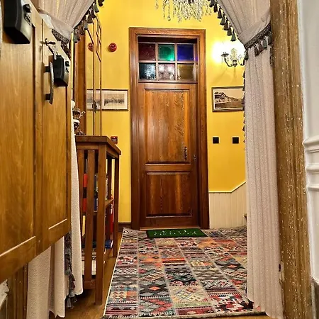 Beyoglu'nun Kalbinde Yueksek Tavanli 아파트