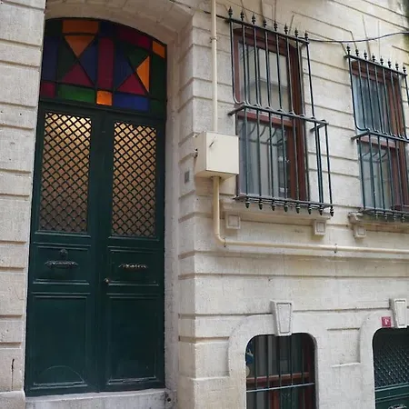 Beyoglu'nun Kalbinde Yueksek Tavanli 아파트 이스탄불