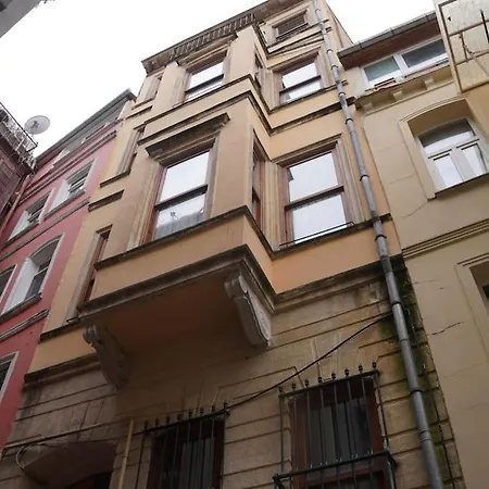 Beyoglu'nun Kalbinde Yueksek Tavanli Апартаменты *