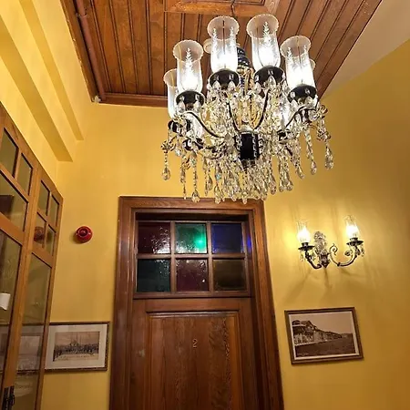 Beyoglu'nun Kalbinde Yueksek Tavanli 公寓