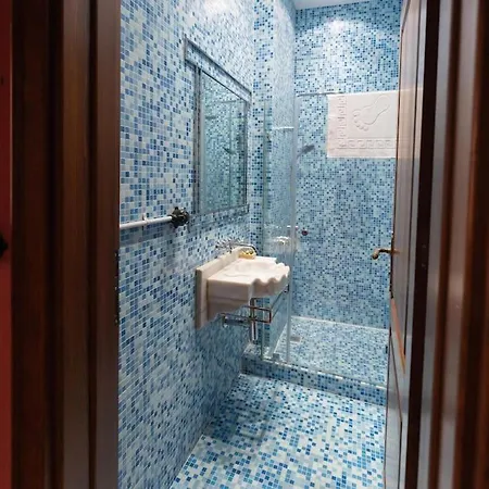 Beyoglu'nun Kalbinde Yueksek Tavanli 伊斯坦布尔